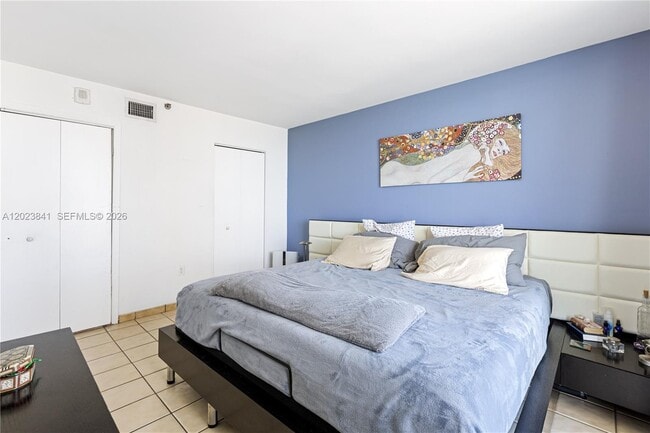 Building Photo - 2457 Collins Ave