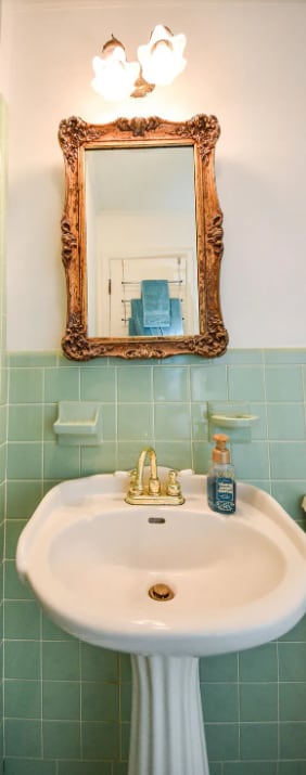 master bath - 2506 Elm Dr NE