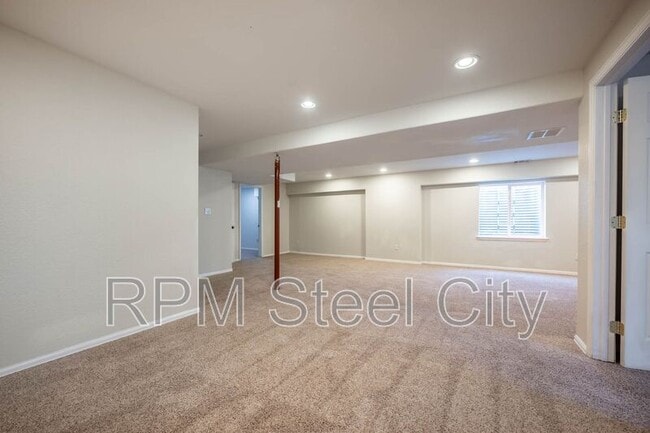 Building Photo - 265 N Paramount Ln