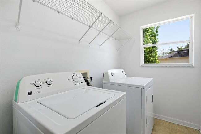 Building Photo - 2631 Queen Alberta Dr
