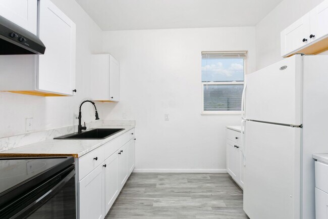 Building Photo - 5225 S Tacoma Way