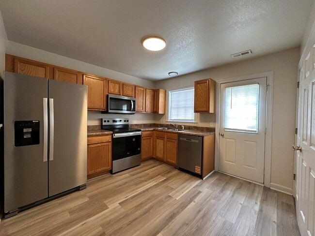 Building Photo - 606 Springwood Dr