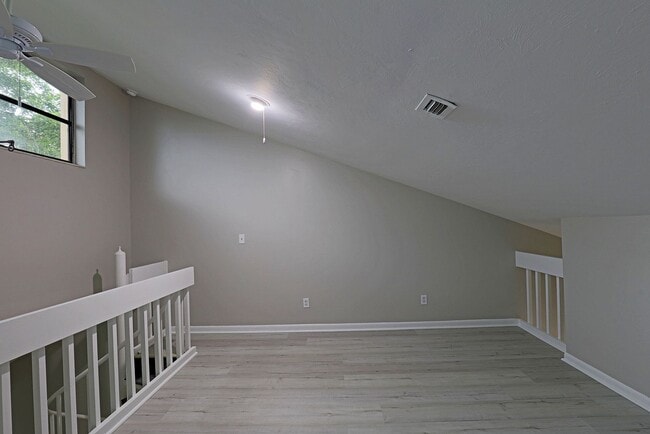 Building Photo - 8805 Lateen Ln