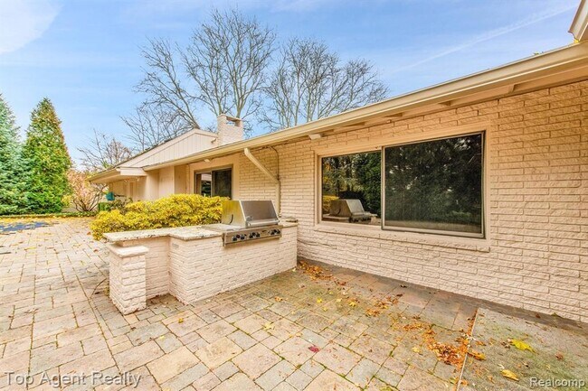 Building Photo - 5760 Snowshoe Cir