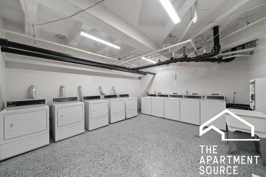 Building Photo - 2779 N Milwaukee Ave