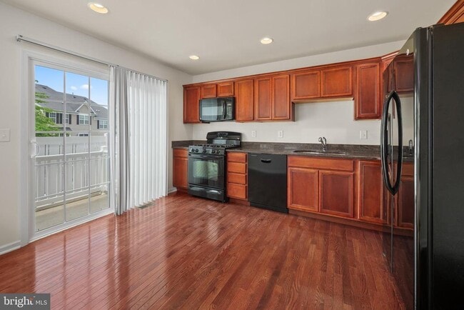 Building Photo - 4165 Bunker Hill Dr S