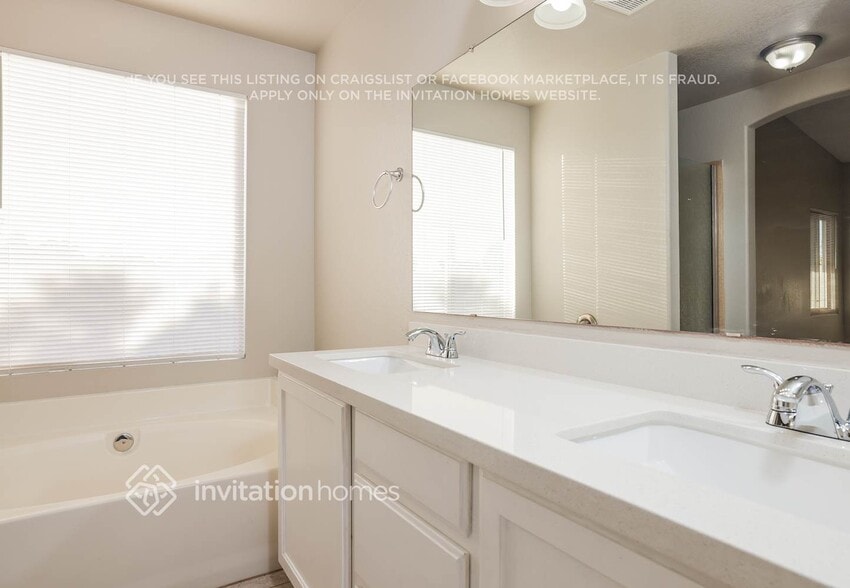 Building Photo - 15306 N 85th Dr