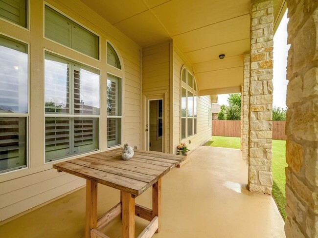 Building Photo - Beautiful one story stone home in Estates at Settlers Park