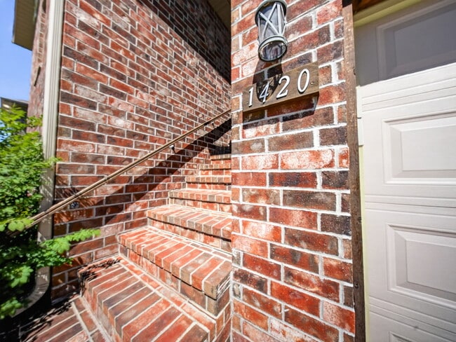 Building Photo - 1420 S Treetop Ct