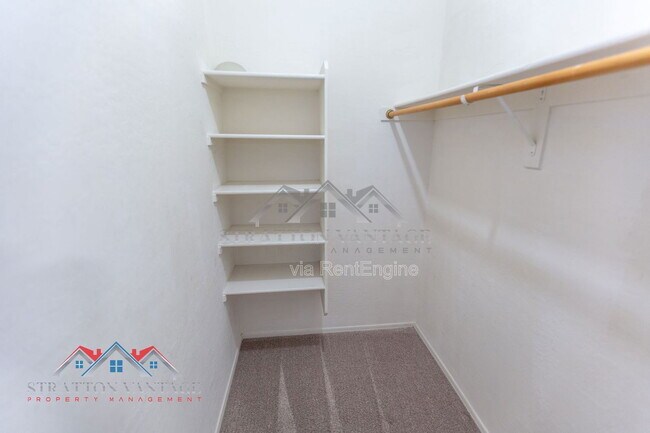 Building Photo - 661 E Julian Dr