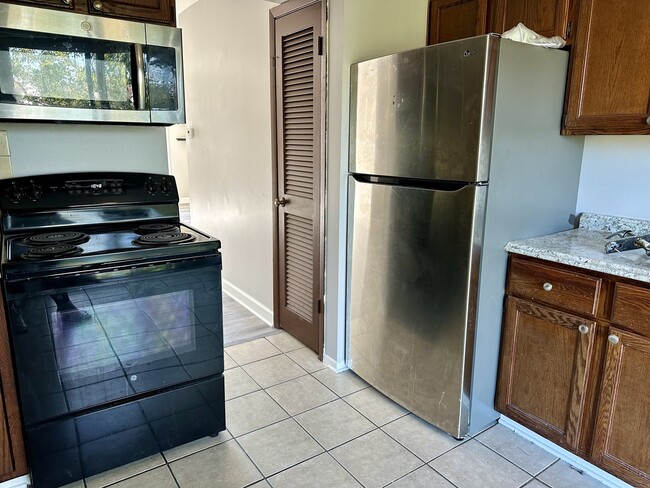 Building Photo - 9320 Hamilton Ct