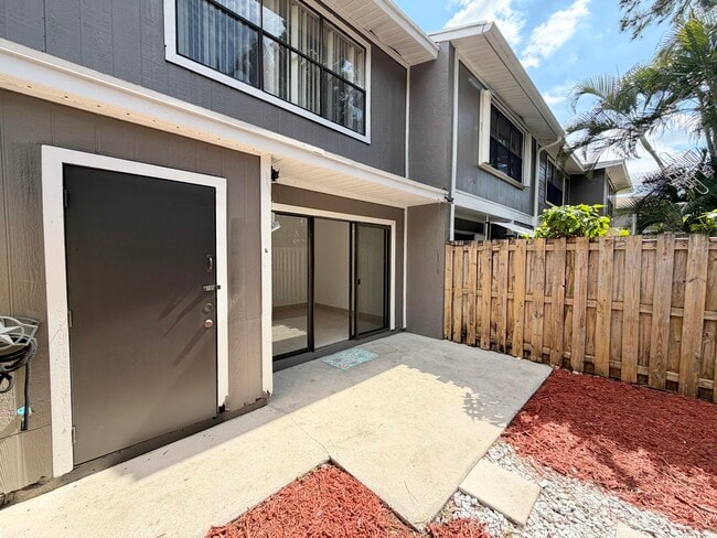 Building Photo - 799 Hill Dr