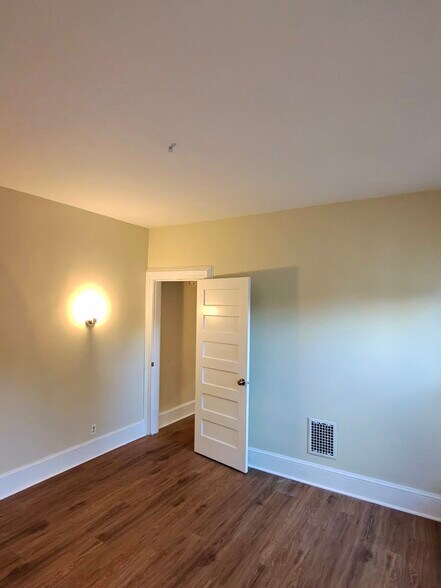 Building Photo - 142 Hillside Ave