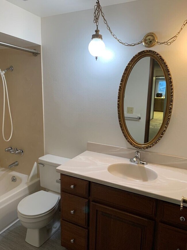 Building Photo - Spacious 3 bed 2 bath rambler home in Boulevard Lane, Renton