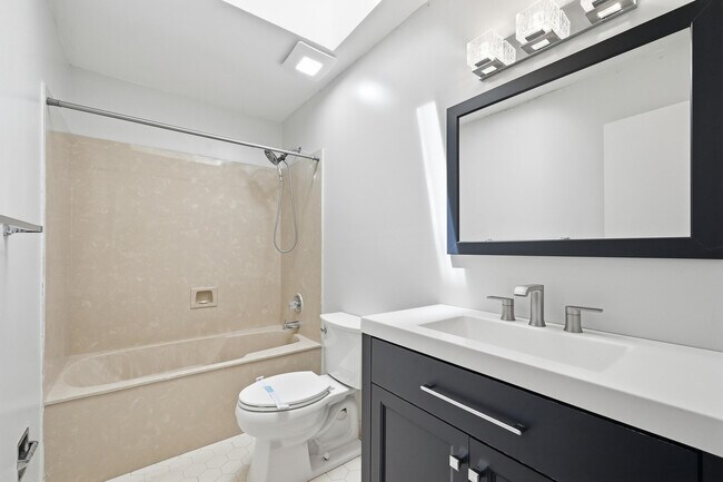Building Photo - 114 Gleneagles Dr