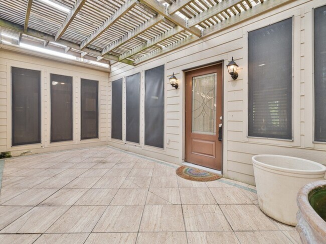 Building Photo - 12660 Briar Patch Dr