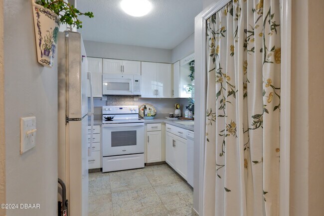 Building Photo - 906 Ocean Marina Dr