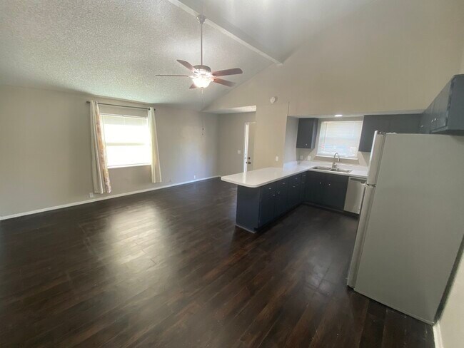 Building Photo - 4811 Houghton Ave