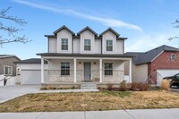 Building Photo - Stunning 5 Bedroom Herriman Home with Mode...