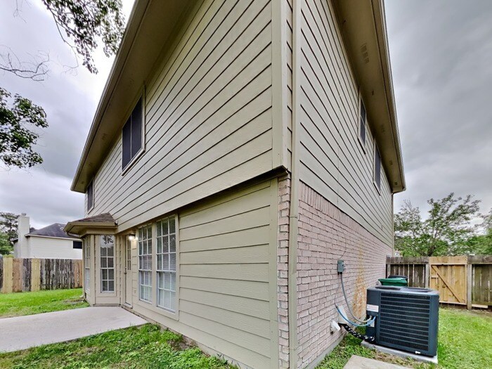 Building Photo - 25622 Oakridge Forest Ln