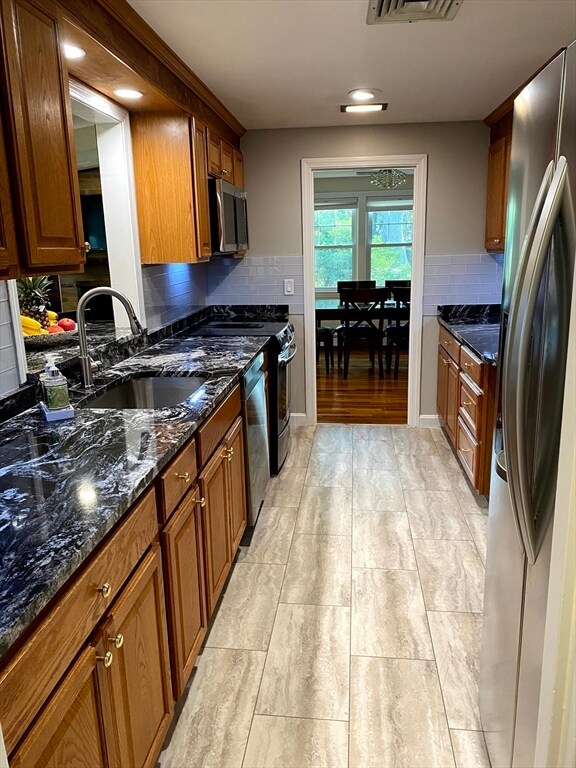 Building Photo - 15 Winchester Dr