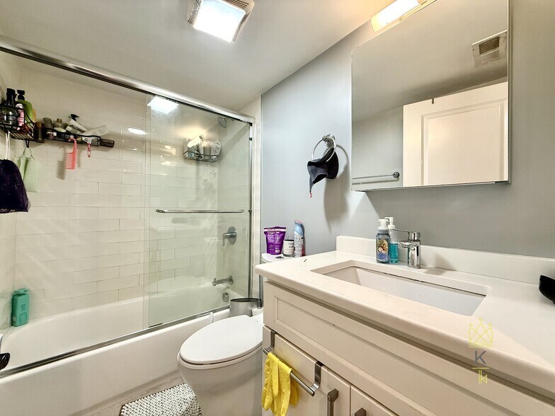 Building Photo - 8 Nira Ave