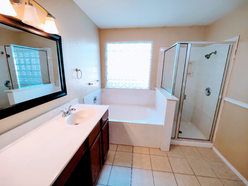 Building Photo - 823 Sugar Brook Dr