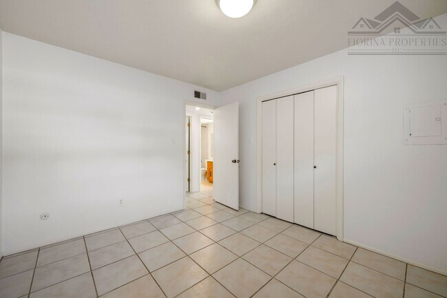 Building Photo - 516 Hillside Ave