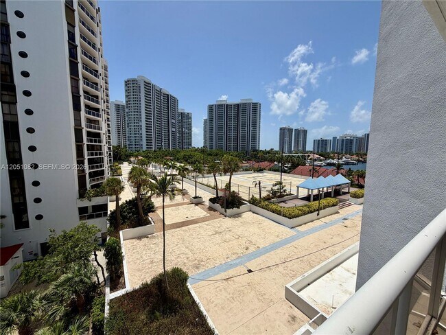 Building Photo - 3610 Yacht Club Dr