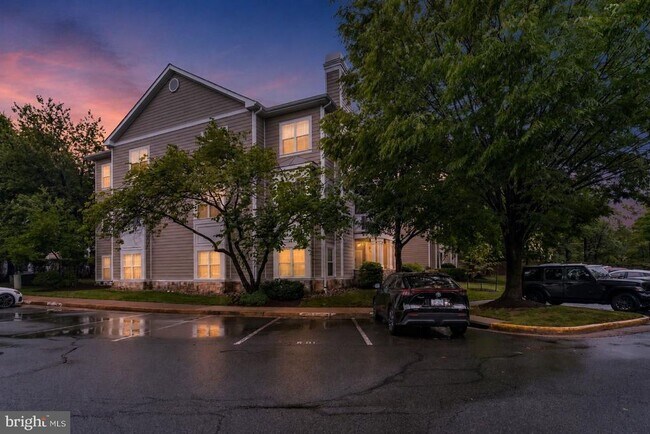Building Photo - 1701 Lake Shore Crest Dr