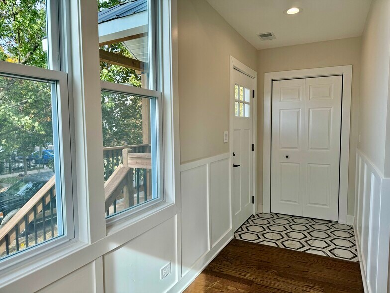 Building Photo - 3135 S 53rd Ave