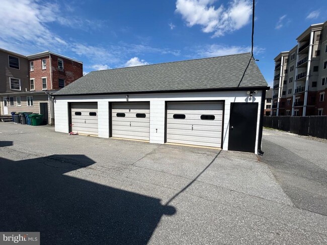 Building Photo - 807 Washington St