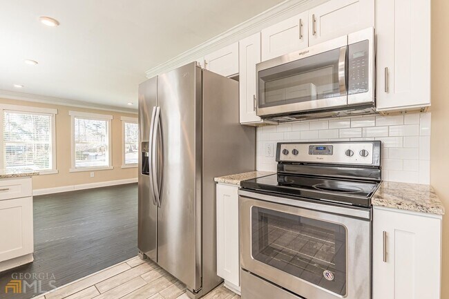 Building Photo - 1136 Wyland Dr SW
