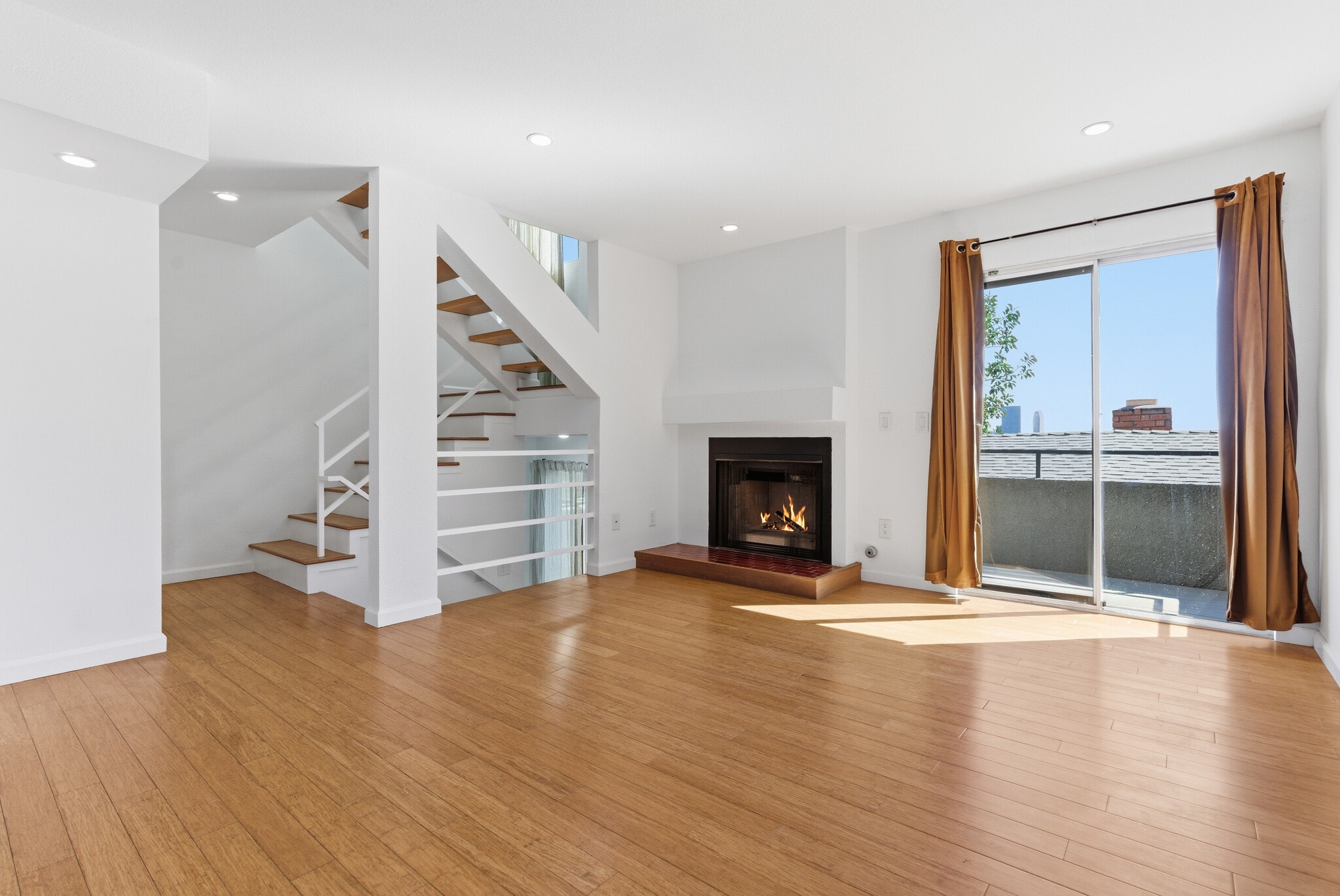 Building Photo - 1083 1/2 W Kensington Rd