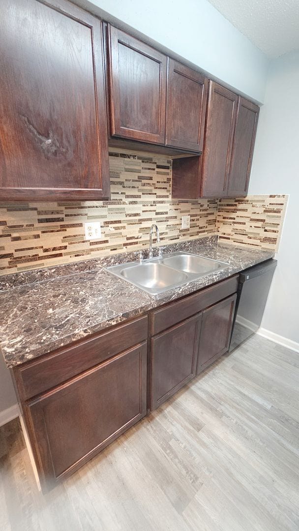 Building Photo - Spacious 2 Bedroom Condo for Rent in Urbandale