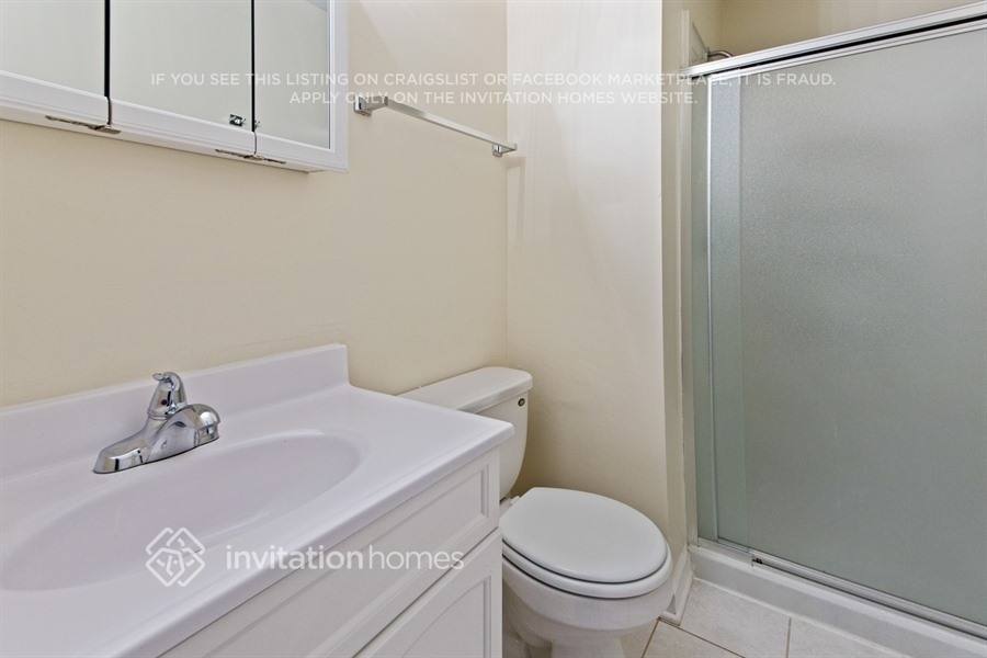 Building Photo - 953 Surrey Ct