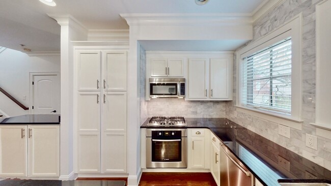 Building Photo - 1328 Ordermore Ave