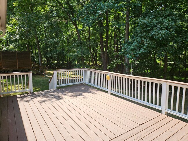 Building Photo - Fantastic 3br 2.5ba End Unit Townhome in North Raleigh! 1 Car Garage!