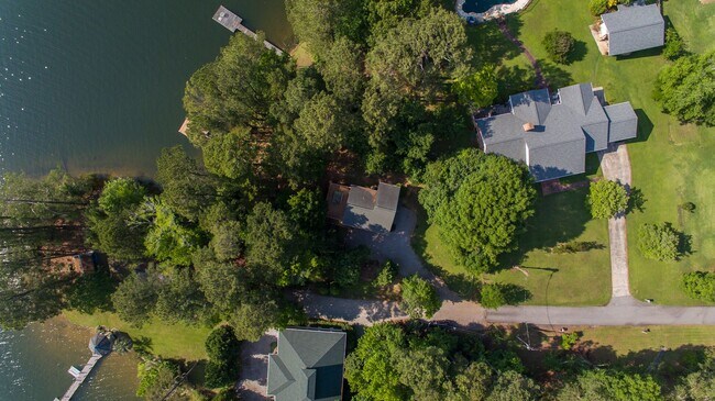 Building Photo - Rare opportunity to rent on LAKE MURRAY!