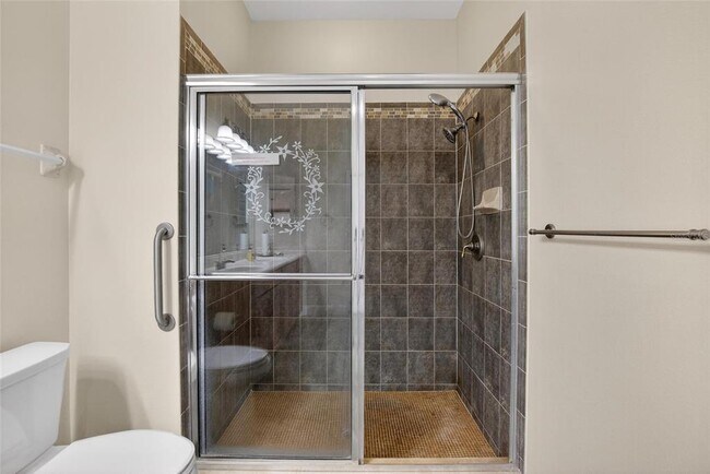 Building Photo - 210 Shell Falls Dr