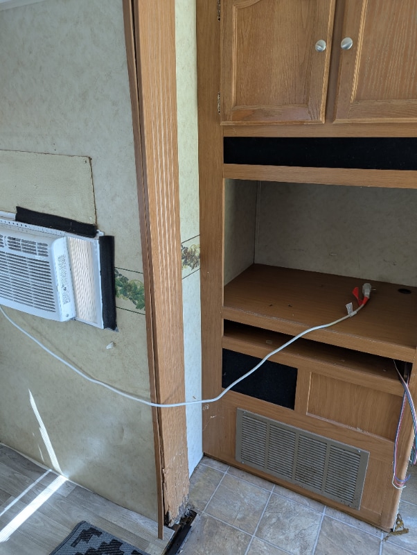 Building Photo - 9395 Spice Pond Rd Ext