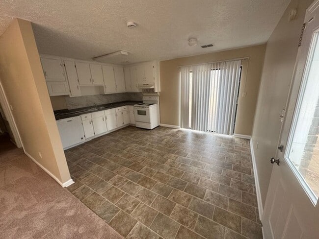 Building Photo - 117 W Hopson Rd