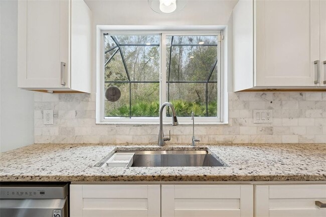 Building Photo - 18154 Sandy Pointe Dr