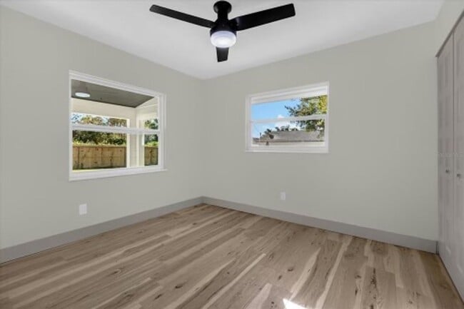 Building Photo - Newly Renovated, Luxurious 4 Bedroom 3 Bat...