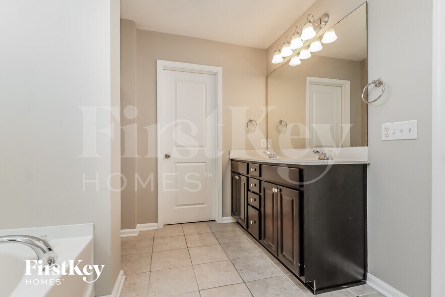 Building Photo - 602 Bridgewater Ct