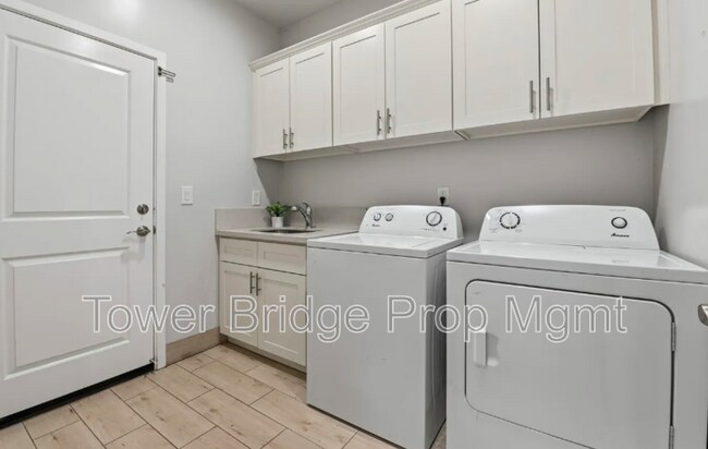 Building Photo - 208 Nimitz St