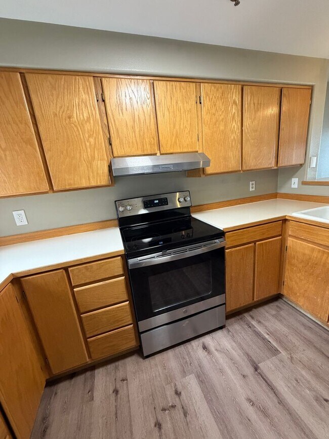 Building Photo - Sunset Shores - Condo For Rent