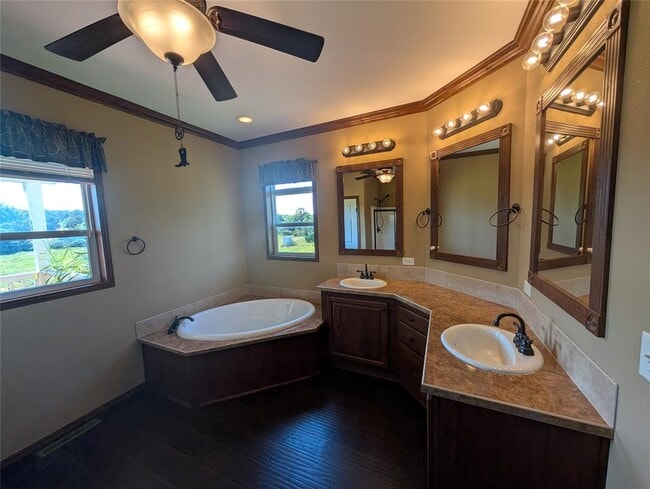 Building Photo - 13908 Kelly Dr