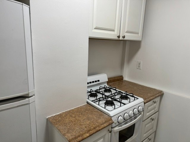 Building Photo - 328 W 101st St