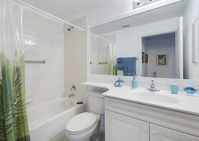 Building Photo - In the Heart of Tradition--3/2.5/2 Townhome!